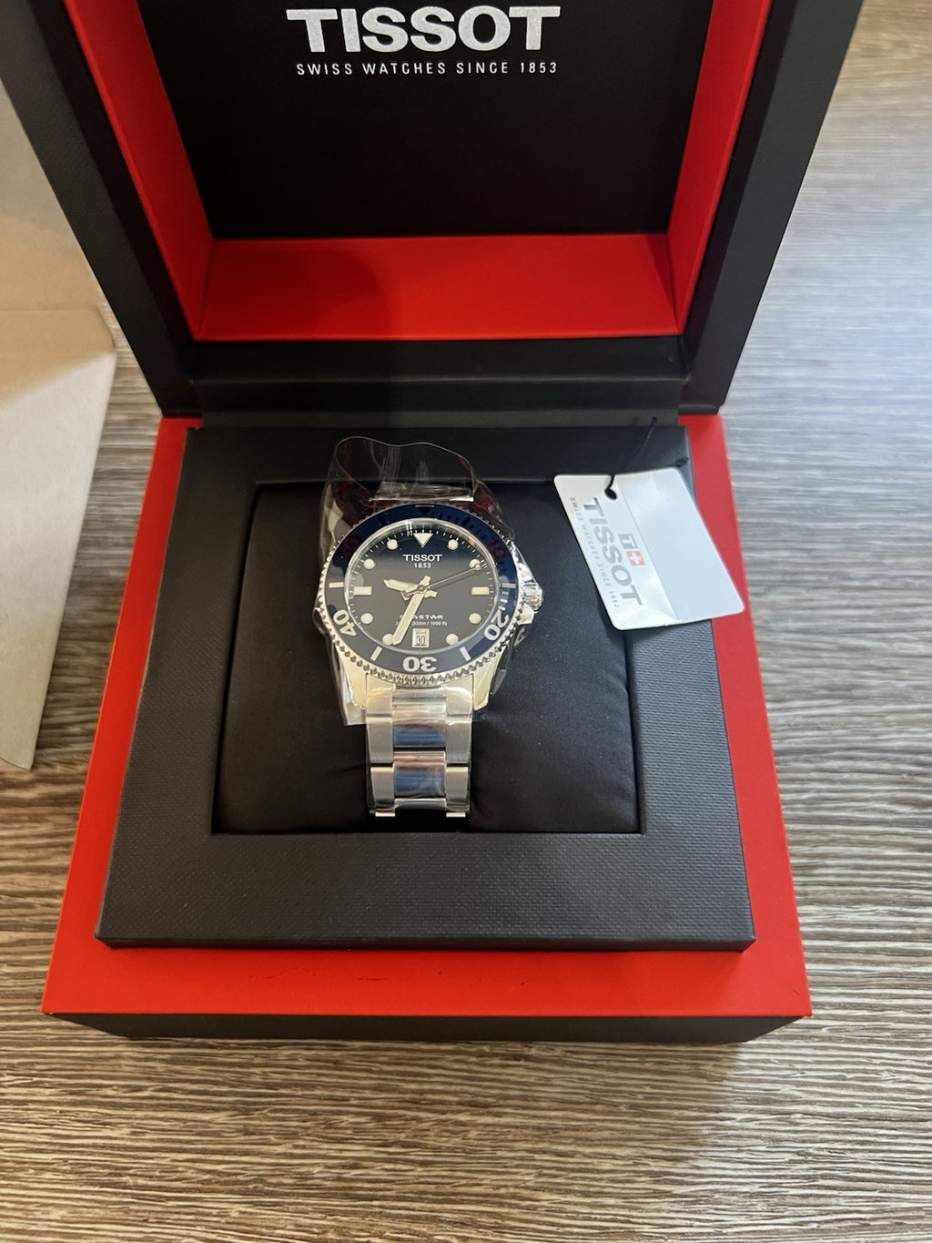 Tissot Seastar 1000 Quartz T120.210.11.041.00 36mm BNIB Box & Papers